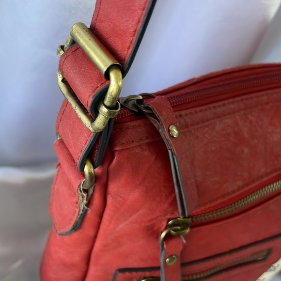 Bueno Multi Pocket Crossbody Red Pebbled Vegan Leather Brass Accents Adjustable - Picture 8 of 13
